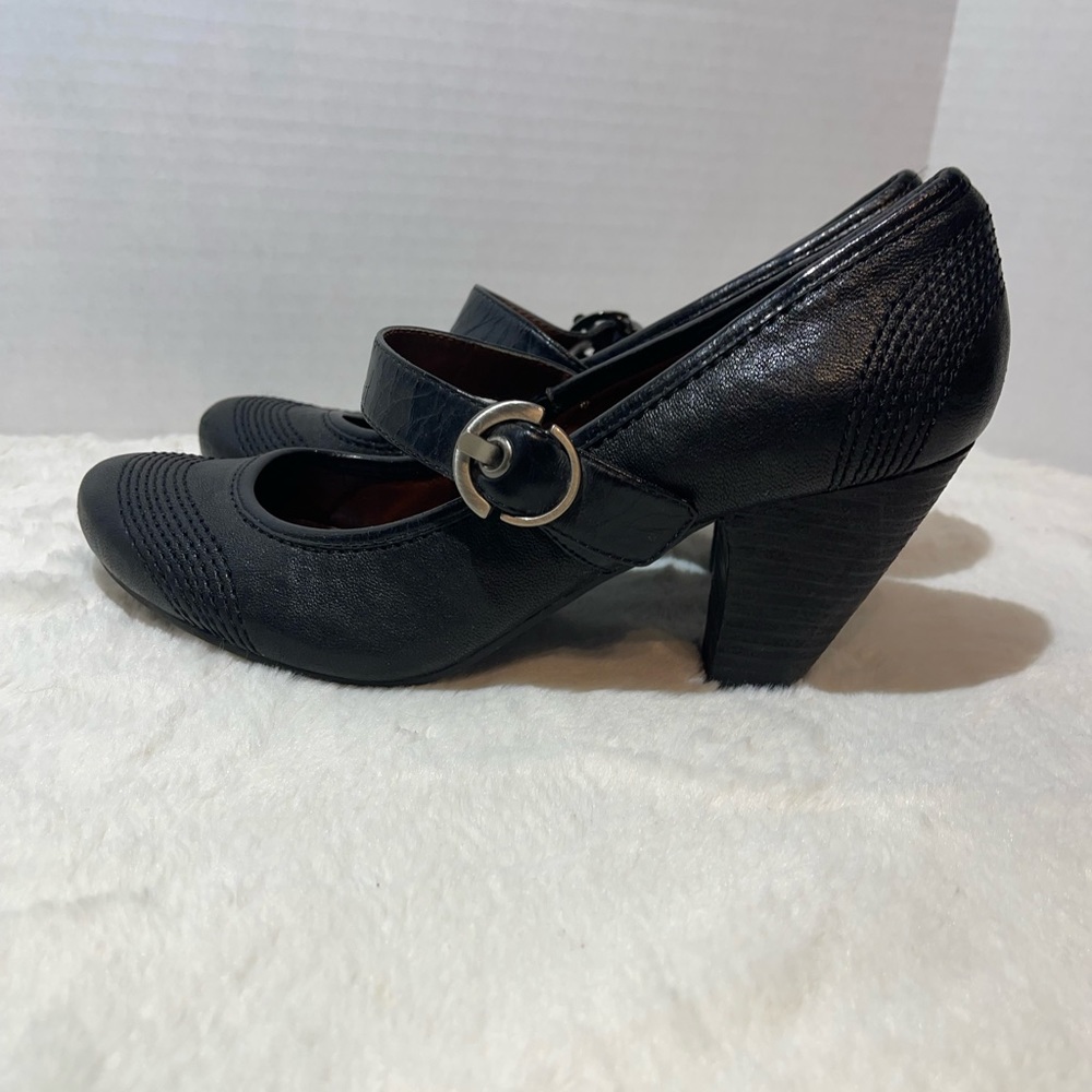 Nicole Beautiful size 8M black